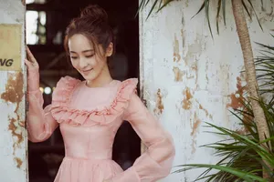 李曼粉色长裙优雅图片