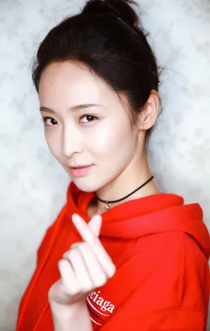 李曼可爱俏皮丸子头写真图片_5
