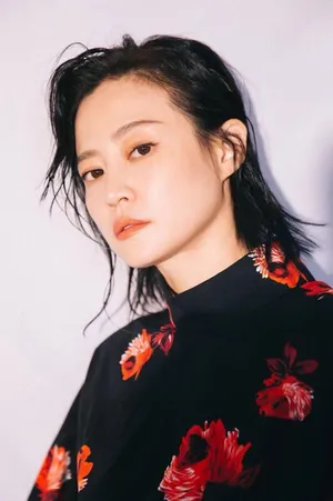 谭卓优雅气质写真图片_6