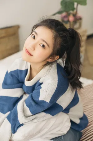 汤梦佳慵懒随意活力写真图片