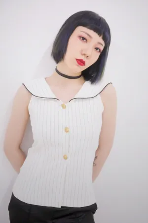 吴莫愁搞怪性感图片_1