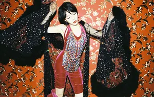 吴莫愁新歌《保持距离》MV性感写真图片_5