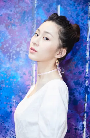 刘颖伦清新俏丽活动写真图片