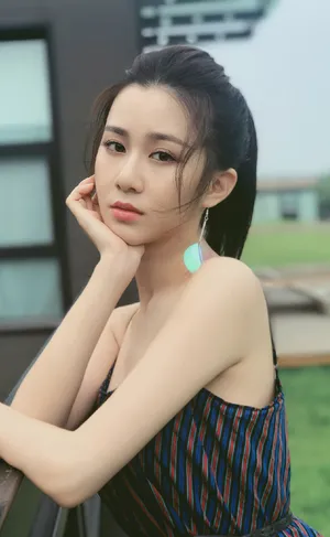 刘颖伦吊带裙写真图片_7