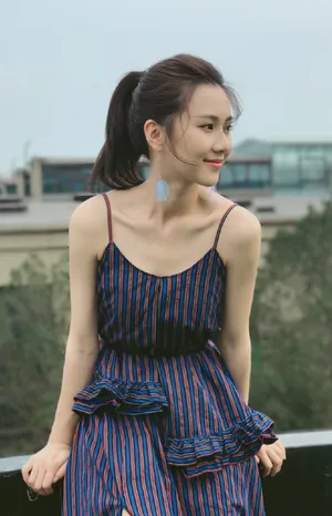 刘颖伦吊带裙写真图片_8
