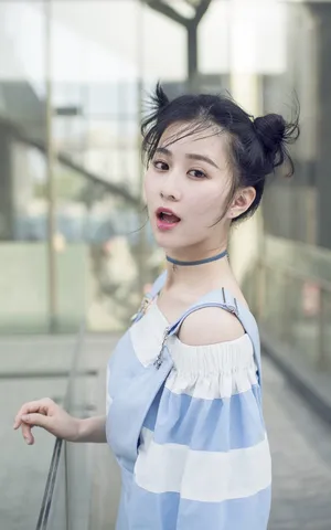 刘颖伦早秋可爱俏皮写真图片_1