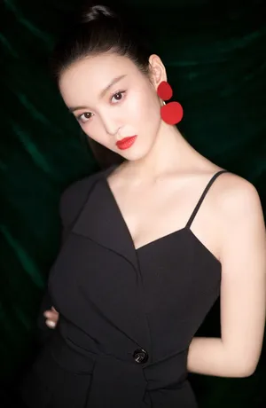 尤靖茹性感迷人活动照高清图片_2