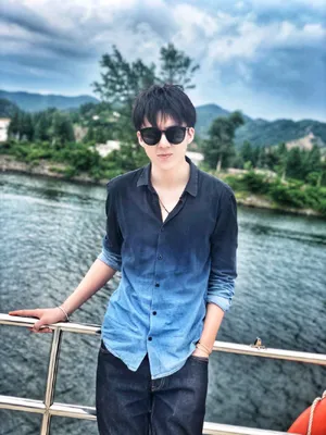 摩登兄弟刘宇宁帅气壁纸图片