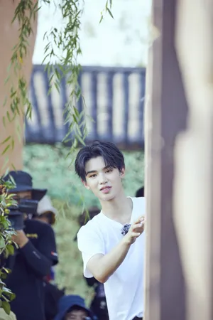 Justin黄明昊《勇敢的世界》图片