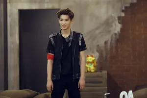 Justin黄明昊《勇敢的世界》图片_3
