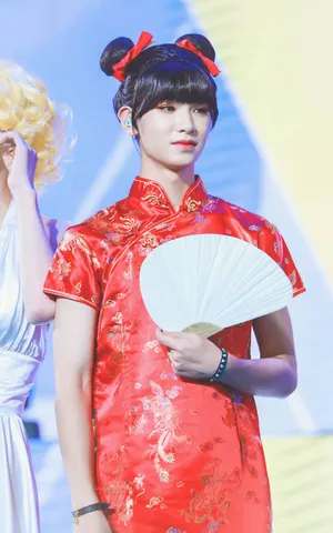 黄明昊cosplay春丽高清图片