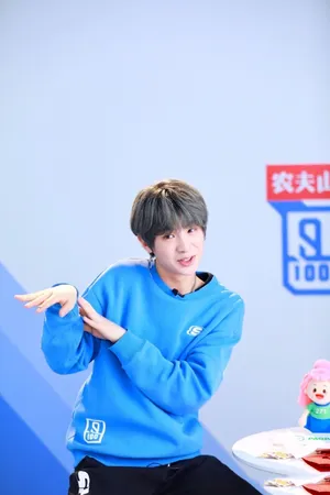 黄明昊《偶像练习生》帅气图片