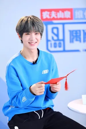 黄明昊《偶像练习生》帅气图片_3