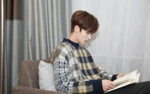 林彦俊明星团年饭帅气图片_3