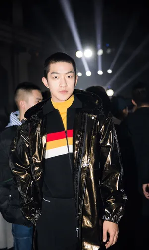 屈楚萧帅气活动照图片_5