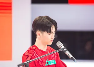 明日之子周震南舞台表演高清图片_3