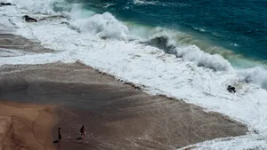 高清的海浪图片大图_10
