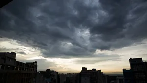 暴雨前的乌云密布图片_2