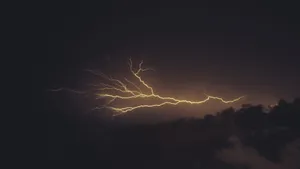 天空中的闪电图片_5
