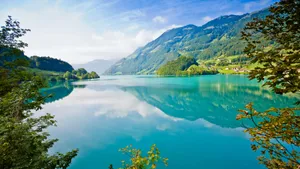森林湖泊风景图片_4