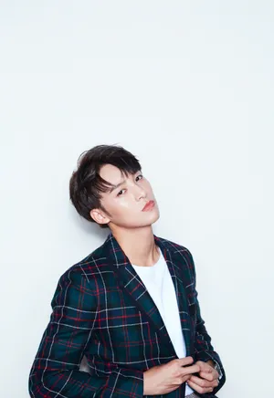 X玖少年团伍嘉成帅气图片_3