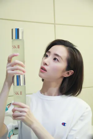 胡冰卿清新素颜代言照图片_1