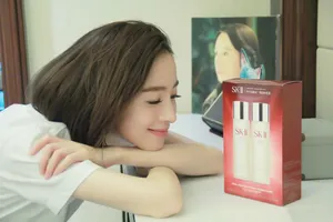 胡冰卿清新素颜代言照图片_2