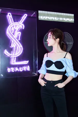 胡冰卿性感轻熟风活动照图片_3
