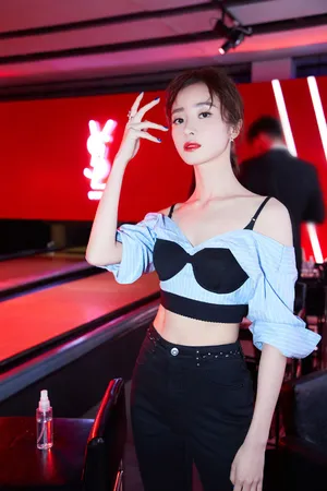 胡冰卿性感轻熟风活动照图片_4