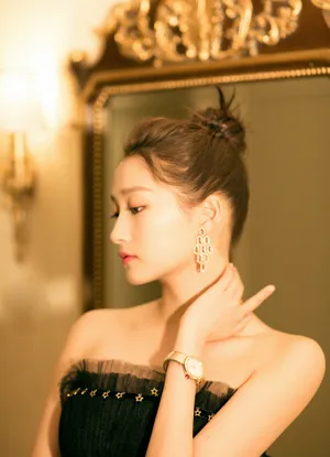 关晓彤抹胸性感写真图片_3