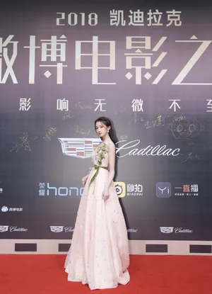 关晓彤粉色长裙性感图片_4