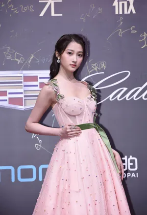 关晓彤微博之夜性感图片_5