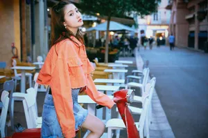 关晓彤戛纳街拍图片_3