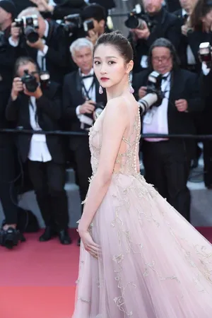 关晓彤粉色仙女裙性感红毯写真图片_2