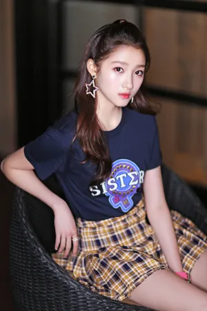 关晓彤嬉戏谷代言性感图片_3