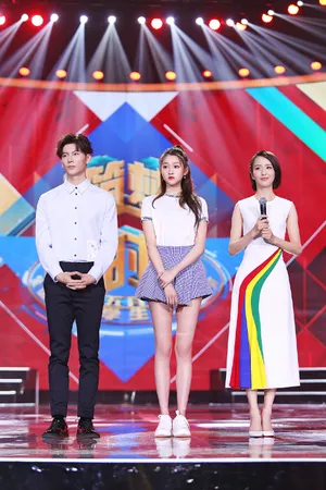 关晓彤获优秀青年演员奖项图片