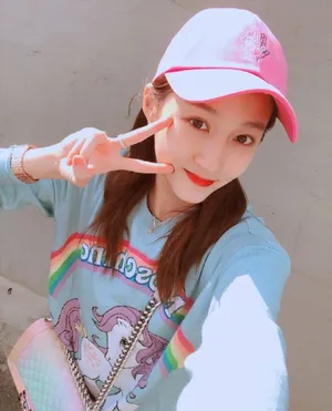 关晓彤甜美比V生活自拍照图片_4