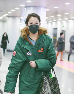 关晓彤机场私服性感写真_3