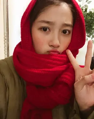 关晓彤期末考试村姑装自拍图片_3