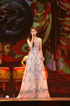 关晓彤湖南卫视跨年演唱会高清图片_1