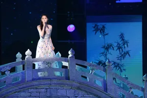 关晓彤湖南卫视跨年演唱会高清图片_4