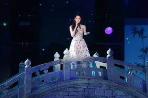 关晓彤湖南卫视跨年演唱会高清图片_5