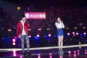 关晓彤性感包臀裙跨年演唱会舞台高清图片_9