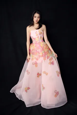 关晓彤抹胸性感长裙礼服高清图片_3