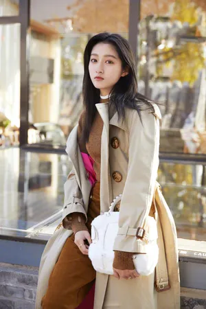 关晓彤时尚杂志甜美写真图片