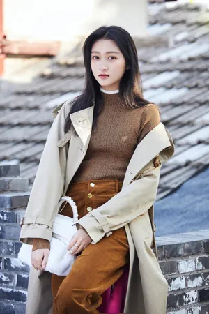 关晓彤时尚杂志甜美写真图片_2