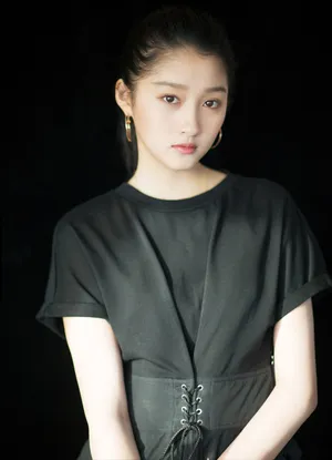关晓彤《甜蜜暴击》宣传活动性感写真图片_2