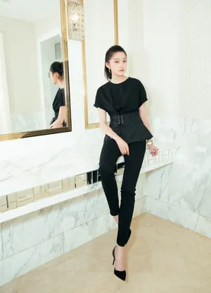 关晓彤《甜蜜暴击》宣传活动性感写真图片_6