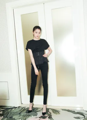 关晓彤《甜蜜暴击》宣传活动性感写真图片_7