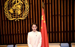 关晓彤粉红西装性感正装写真
